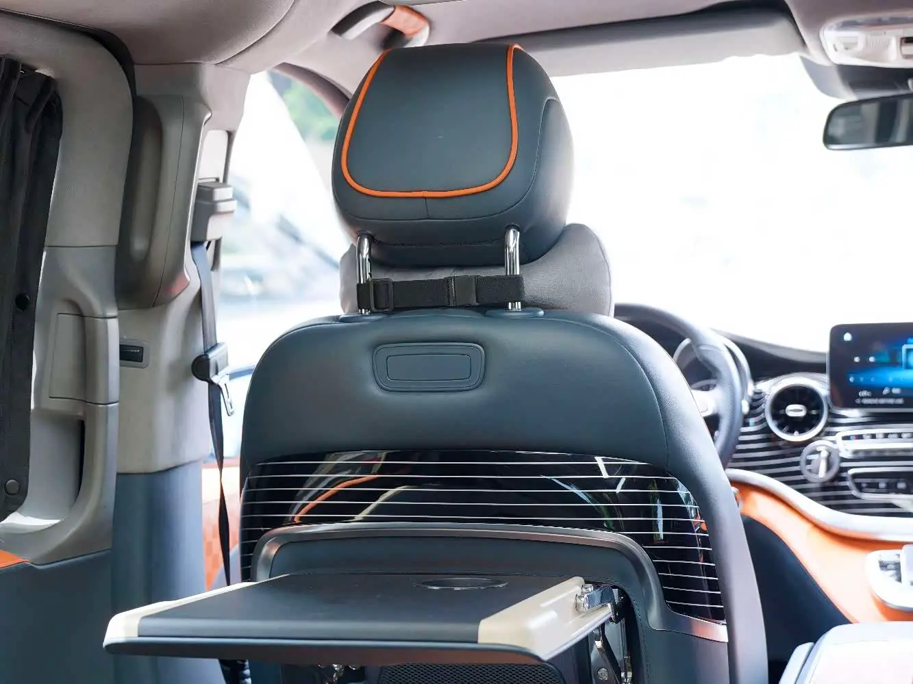 Mercedes-Benz V-Class 2024 — Photo 12/20