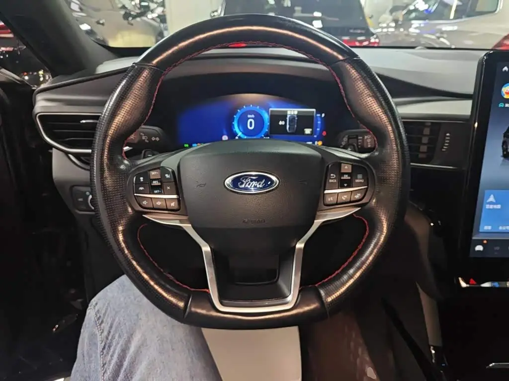 Ford Explorer 2022 — Photo 7/20