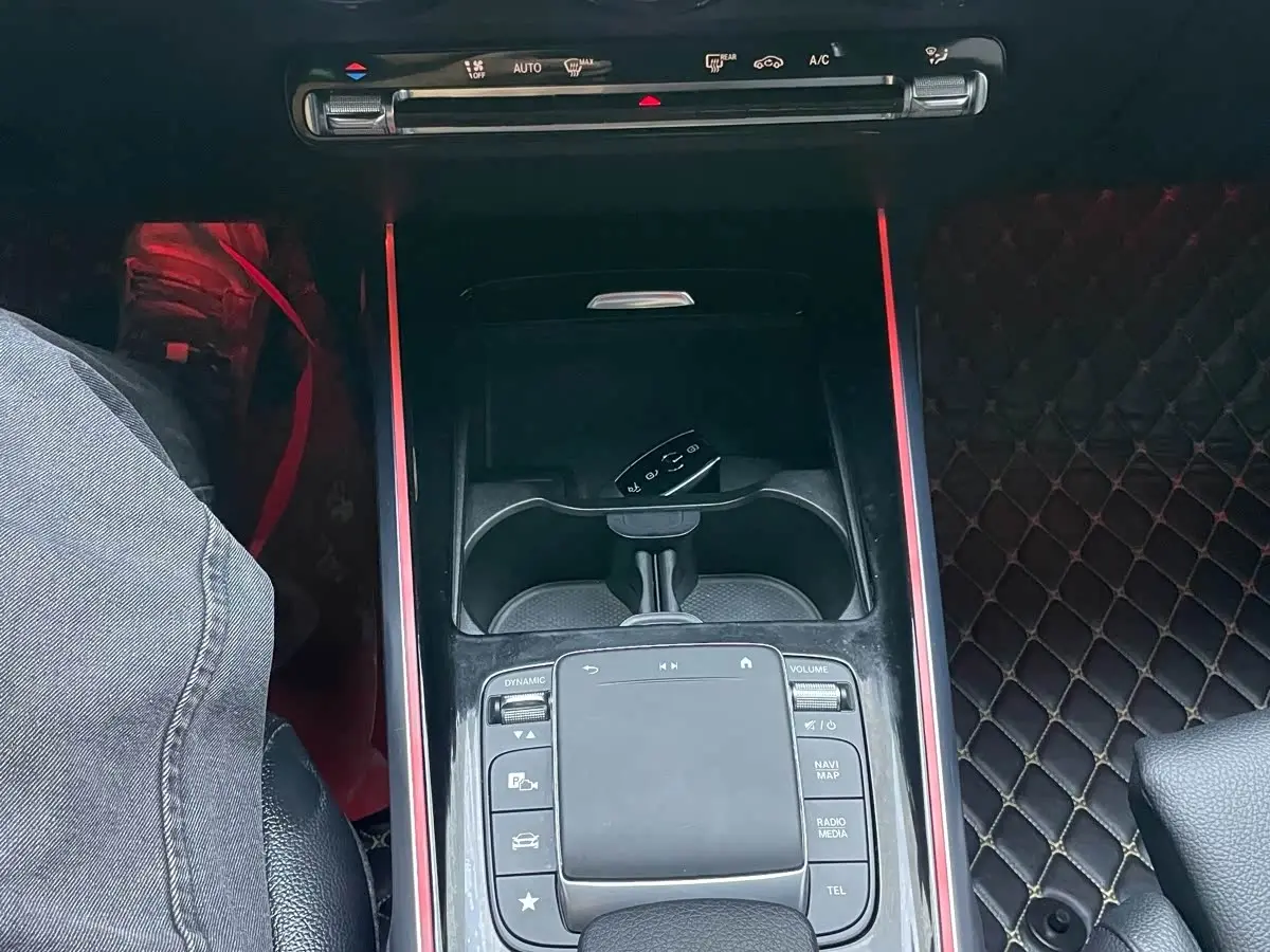 Mercedes-Benz GLB 2020 — Photo 11/20