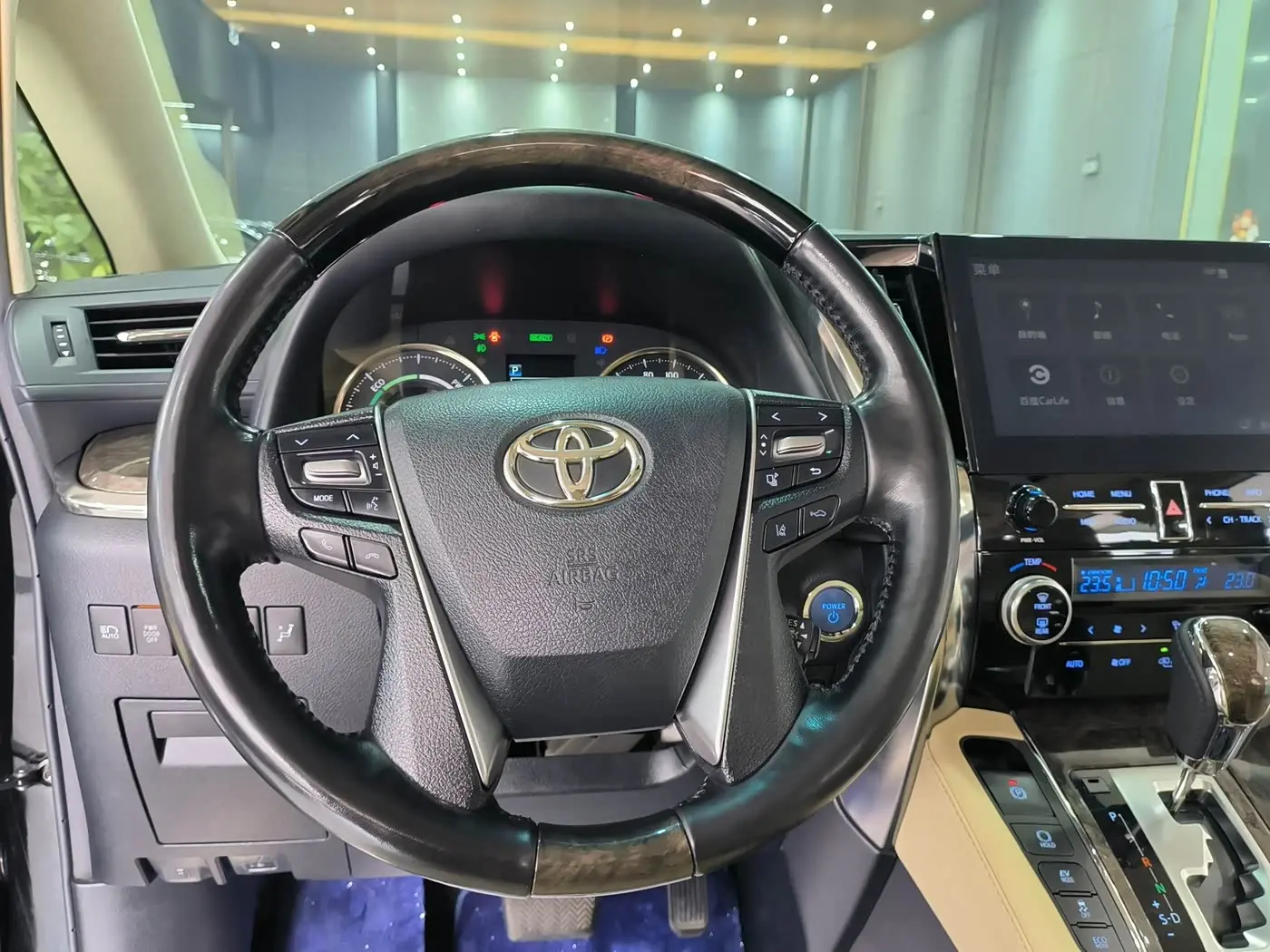 Toyota Alphard 2021 — Photo 15/20
