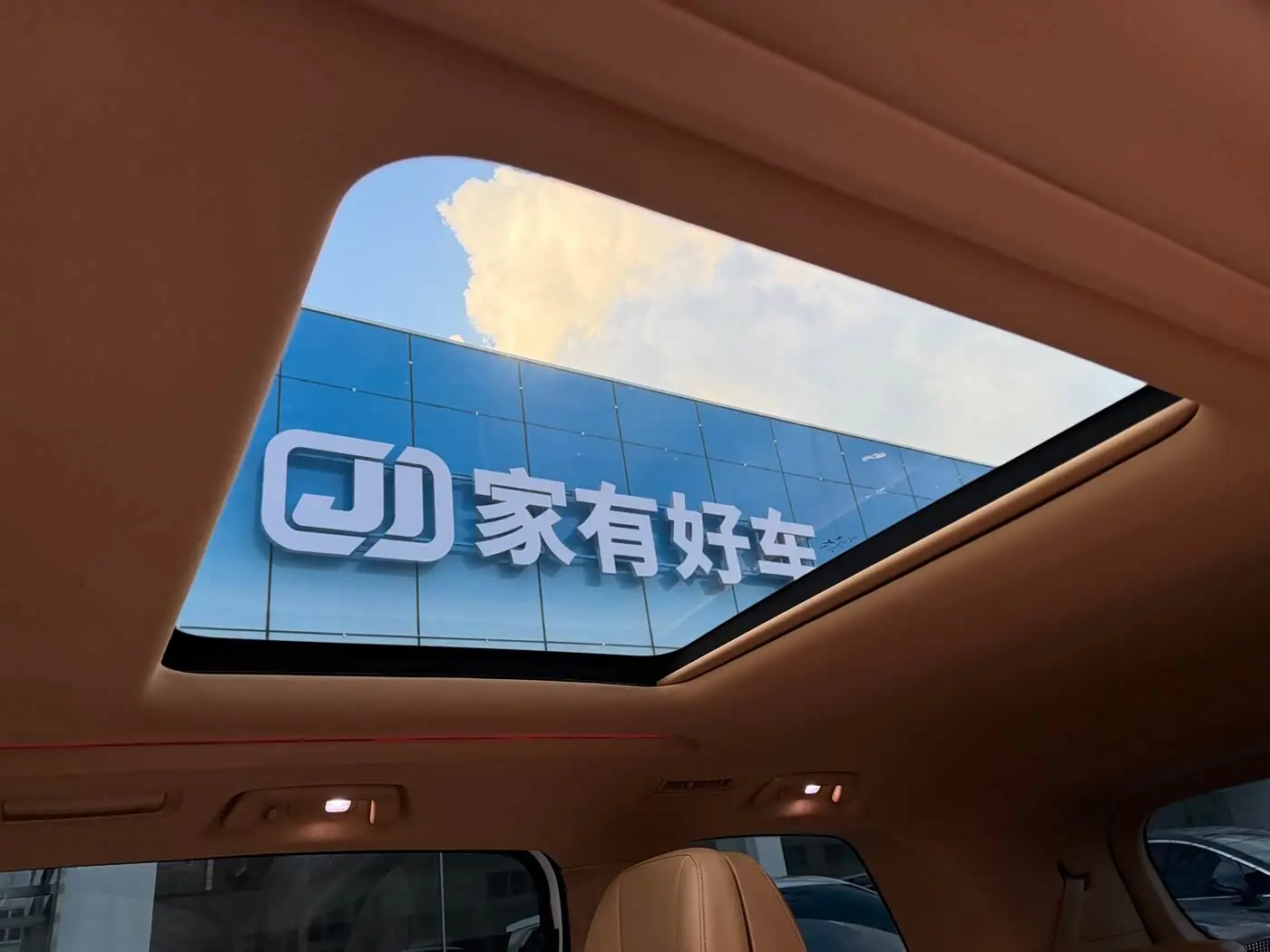 Voyah Auto Voyah Dreamer 2023 — Photo 12/16