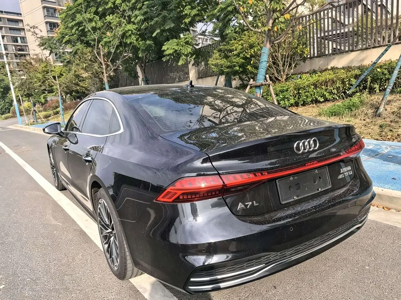 Audi A7L 2025 — Photo 5/8