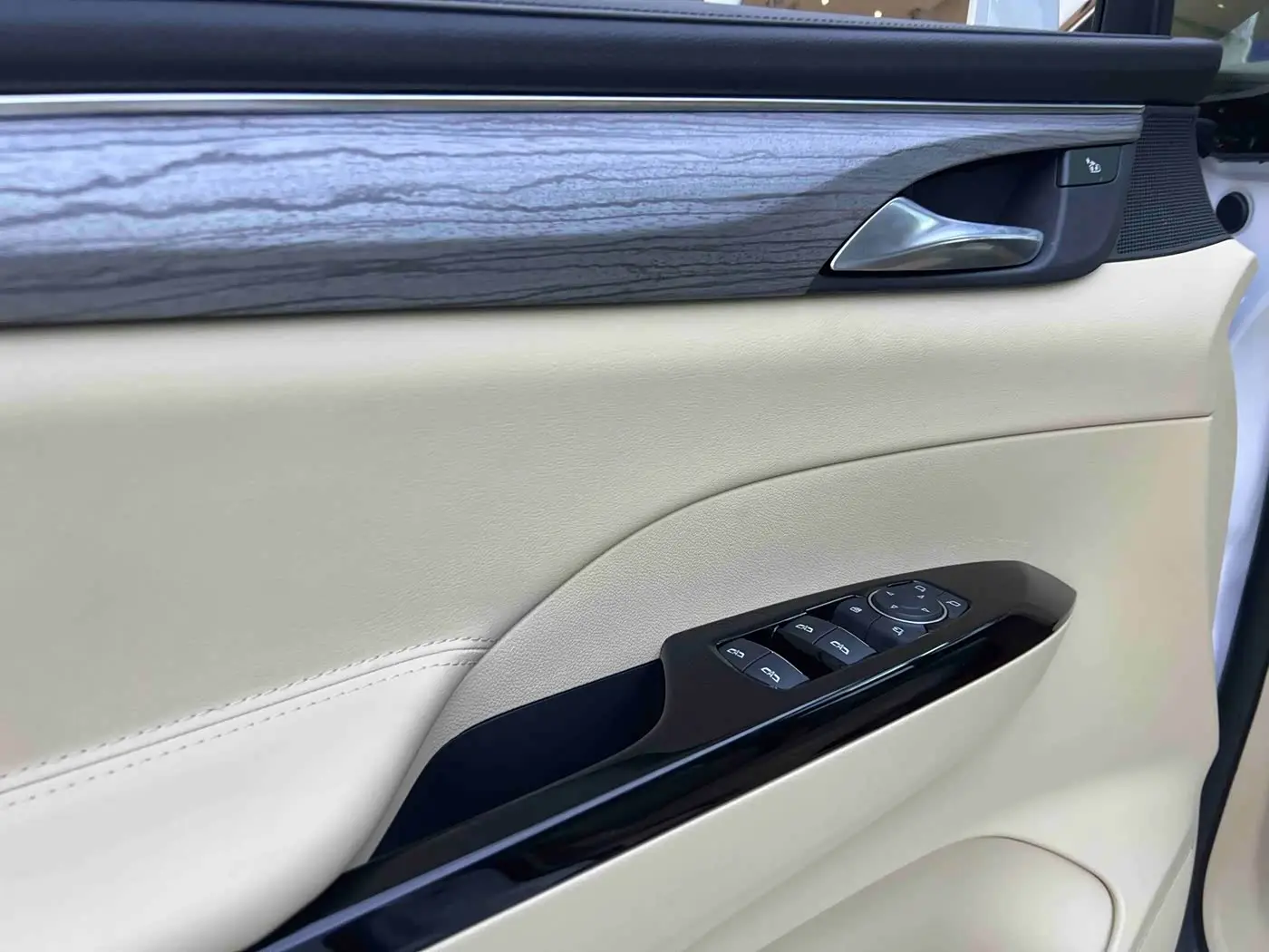 Buick GL8 New Energy 2025 — ფოტო 11/20