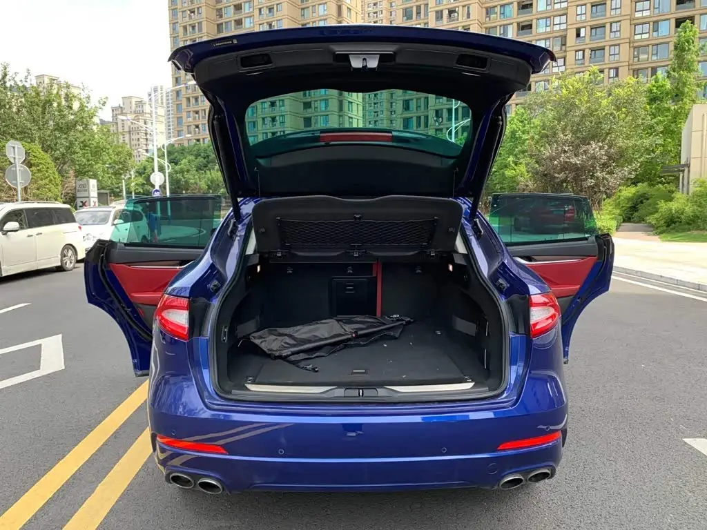 Maserati Levante 2017 — Фото 8/20