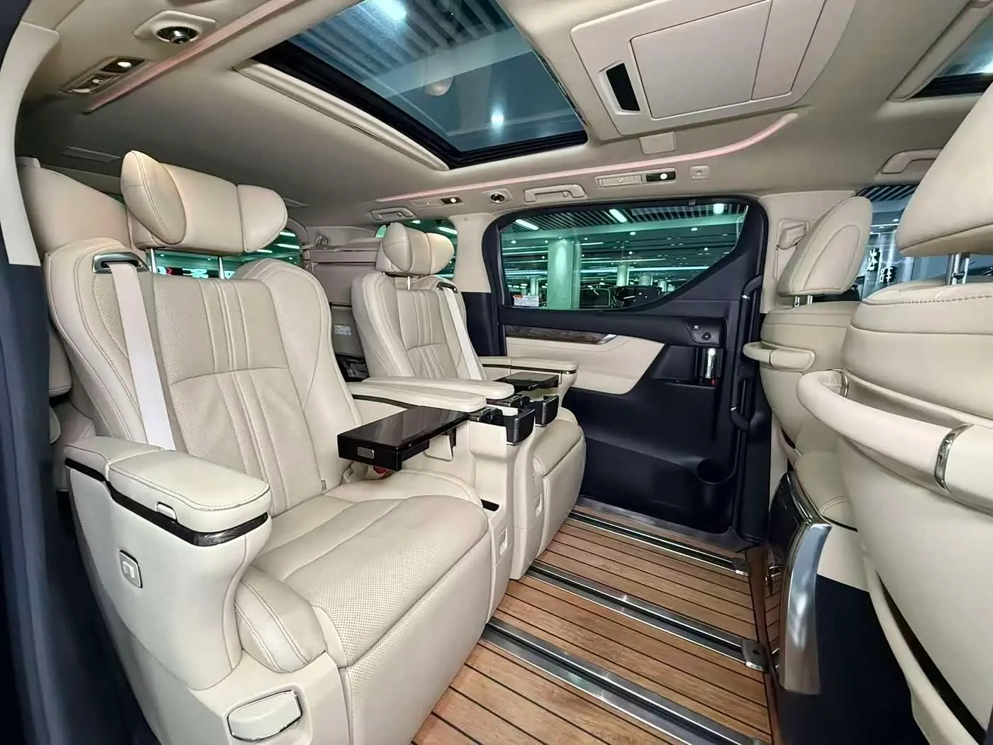 Toyota Alphard 2020 — Photo 15/20