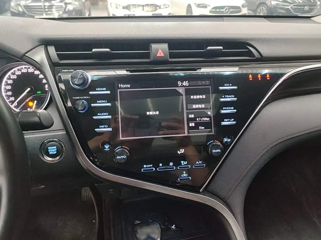Toyota Camry 2018 — Photo 12/19