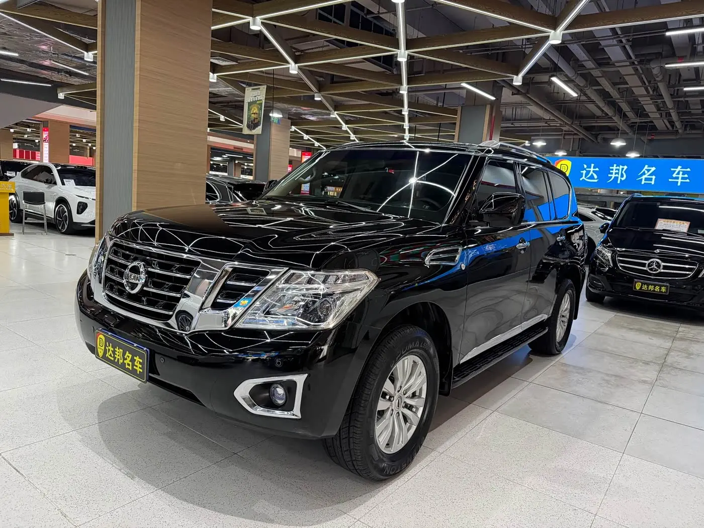 Nissan Patrol 2017 — Фото 1/16