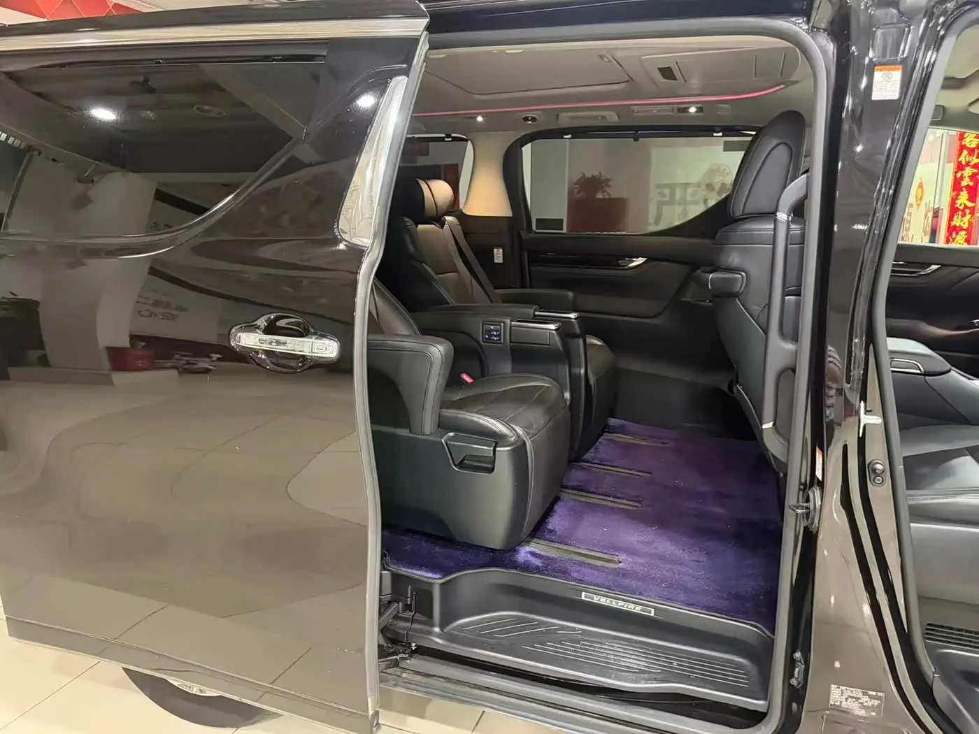 Toyota Vellfire 2020 — Photo 14/19