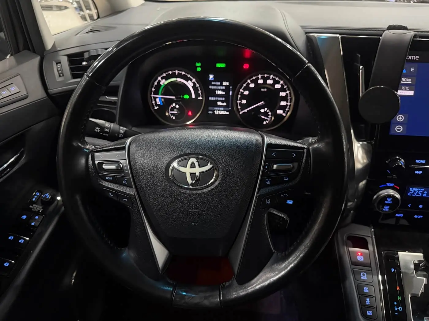 Toyota Vellfire 2020 — Photo 8/19