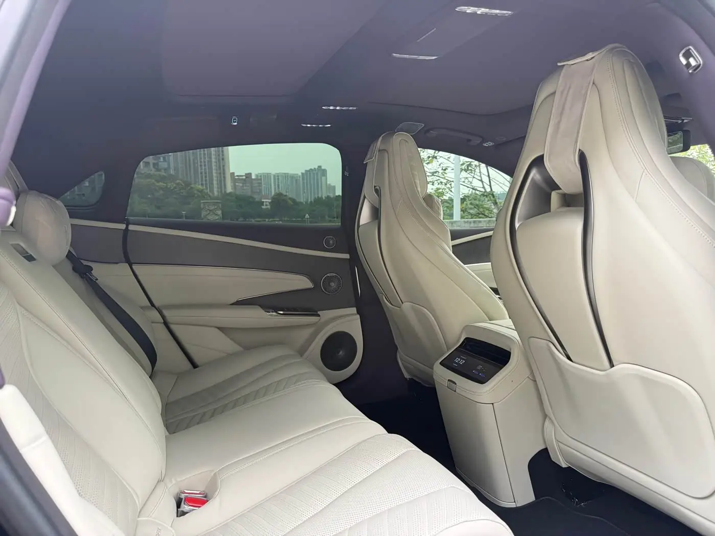 Yangwang U7 2025 — Photo 11/20