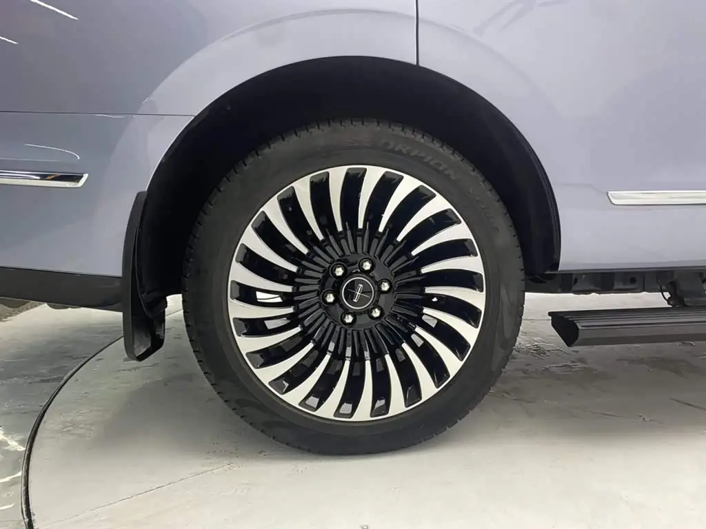 Lincoln Navigator 2023 — Фото 11/20