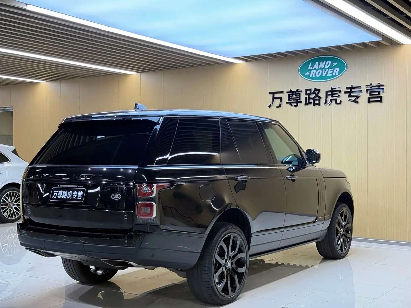 Land Rover Range Rover 2021 — Фото 20/20