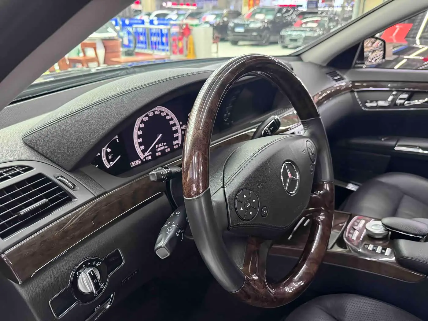 Mercedes-Benz S-Class 2012 — Photo 5/10