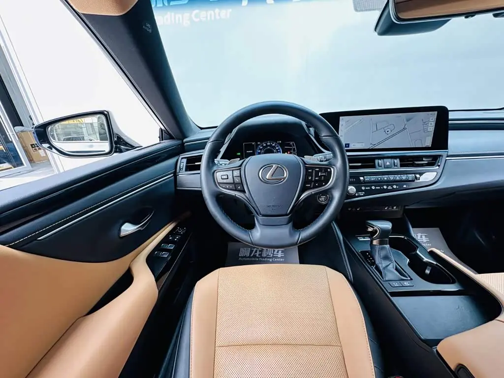Lexus ES 2022 — Photo 13/20