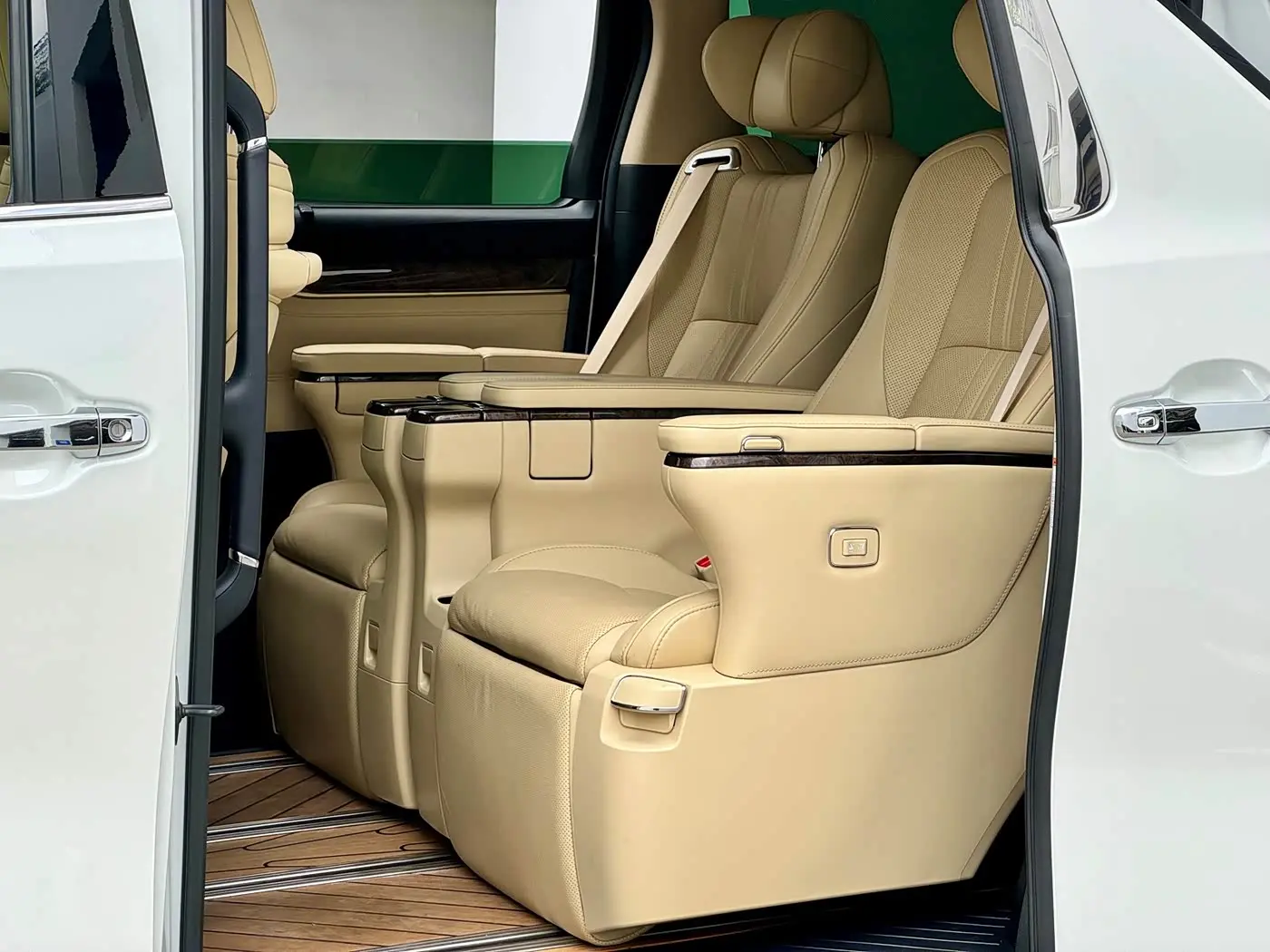 Toyota Alphard 2020 — Photo 5/17
