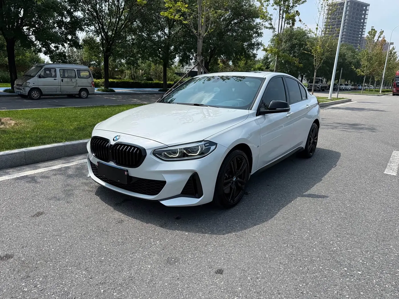 BMW 1 Series 2023 — Фото 1/20