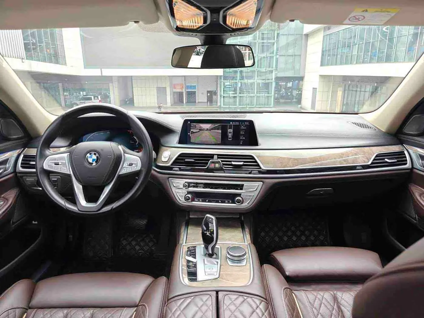BMW 7 Series 2021 — Photo 6/9