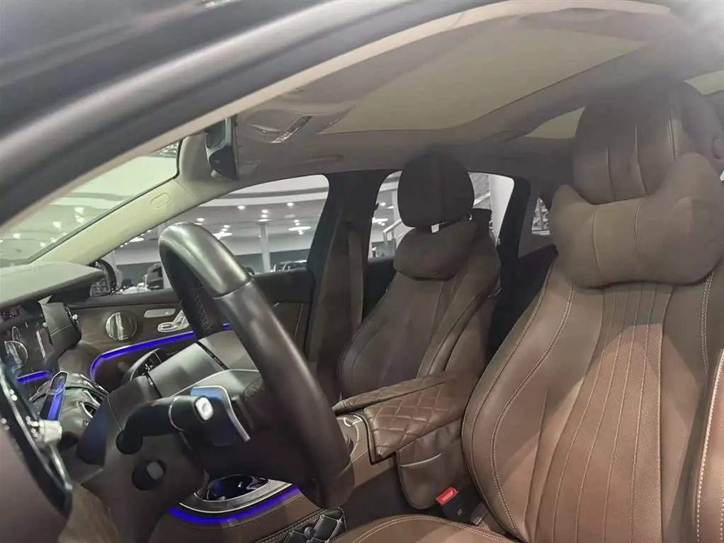 Mercedes-Benz E-Class 2023 — Photo 11/20