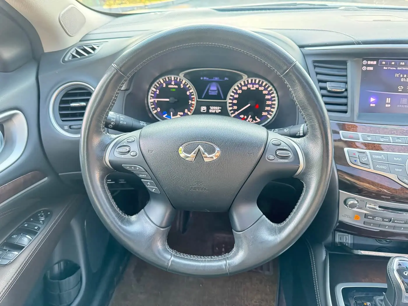 Infiniti QX60 2021 — Photo 19/20