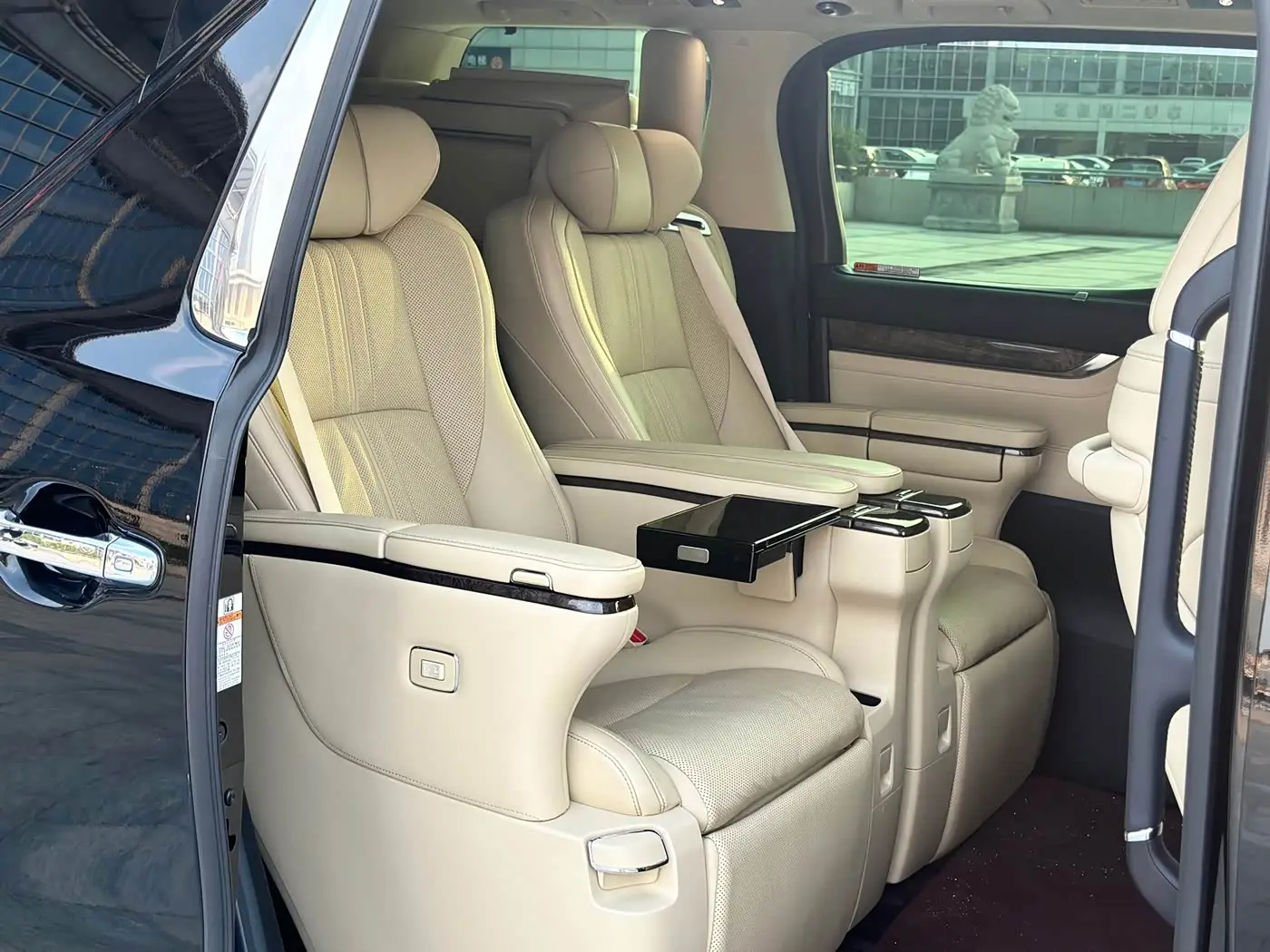 Toyota Alphard 2021 — Photo 17/20