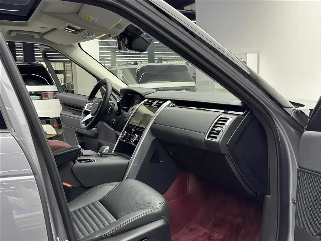 Land Rover Discovery 2024 — Photo 8/20