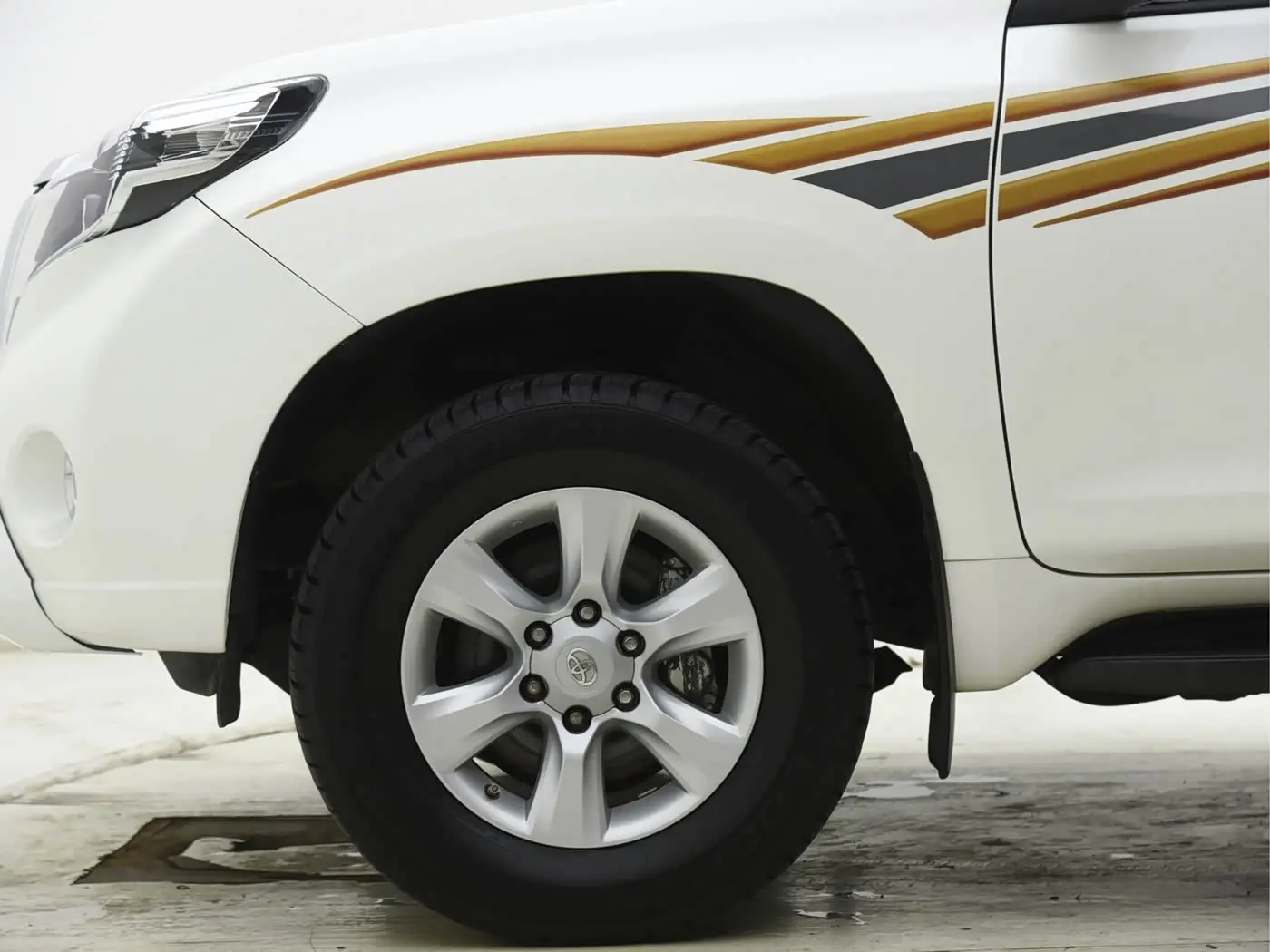 Toyota Prado 2012 — Photo 7/15
