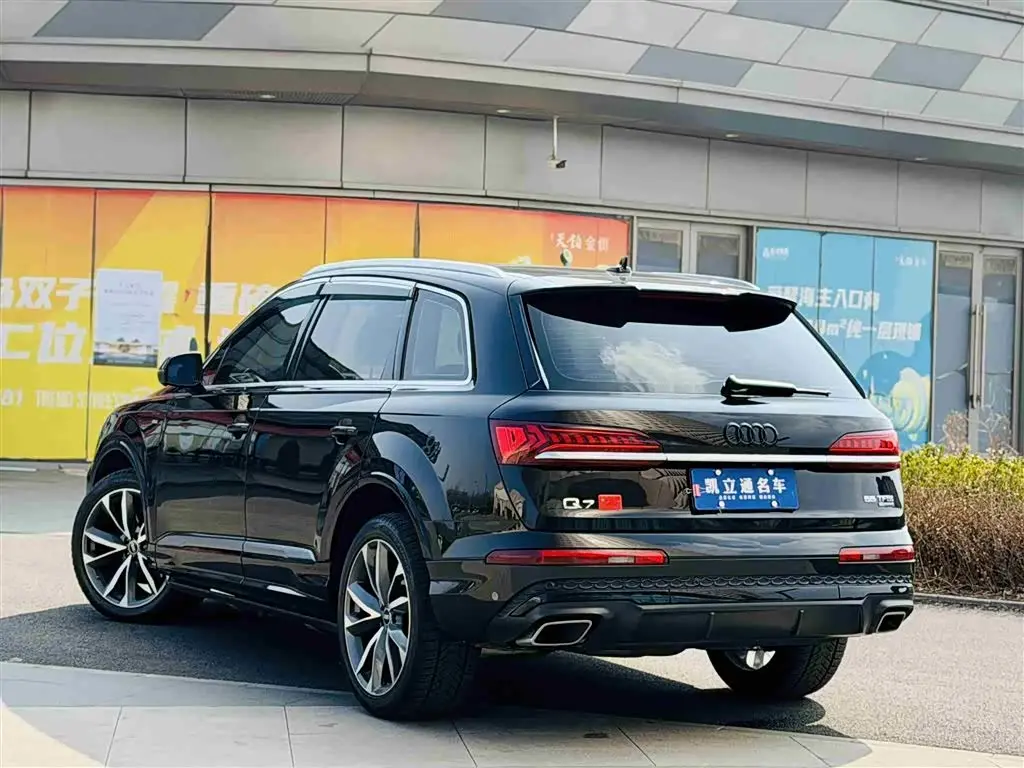 Audi Q7 2022 — Photo 4/14