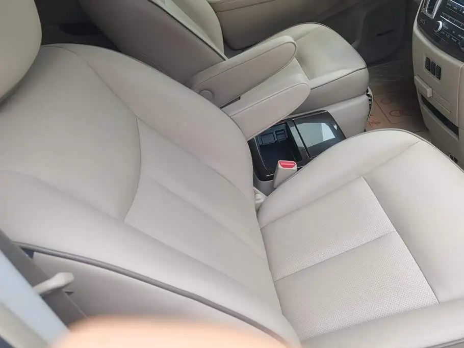 Nissan Quest 2017 — Şəkil 8/16