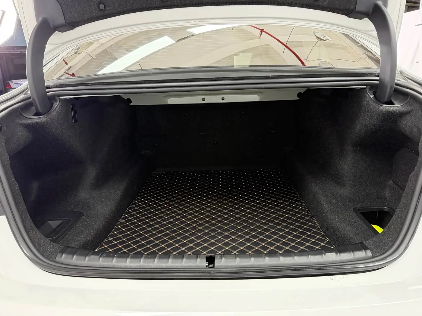BMW 5 Series 2023 — Photo 10/20