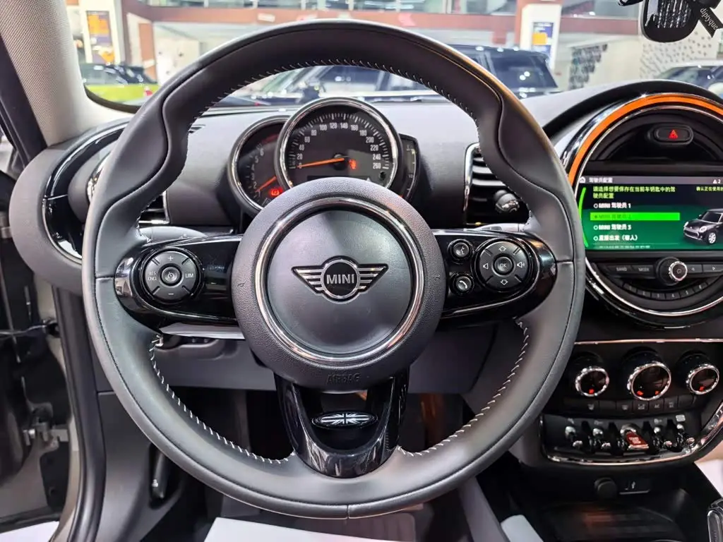 MINI CLUBMAN 2020 — Фото 8/20