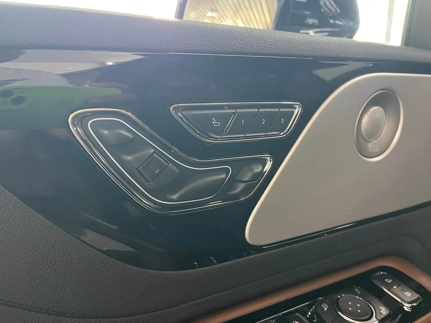 Lincoln Aviator 2020 — Şəkil 11/14