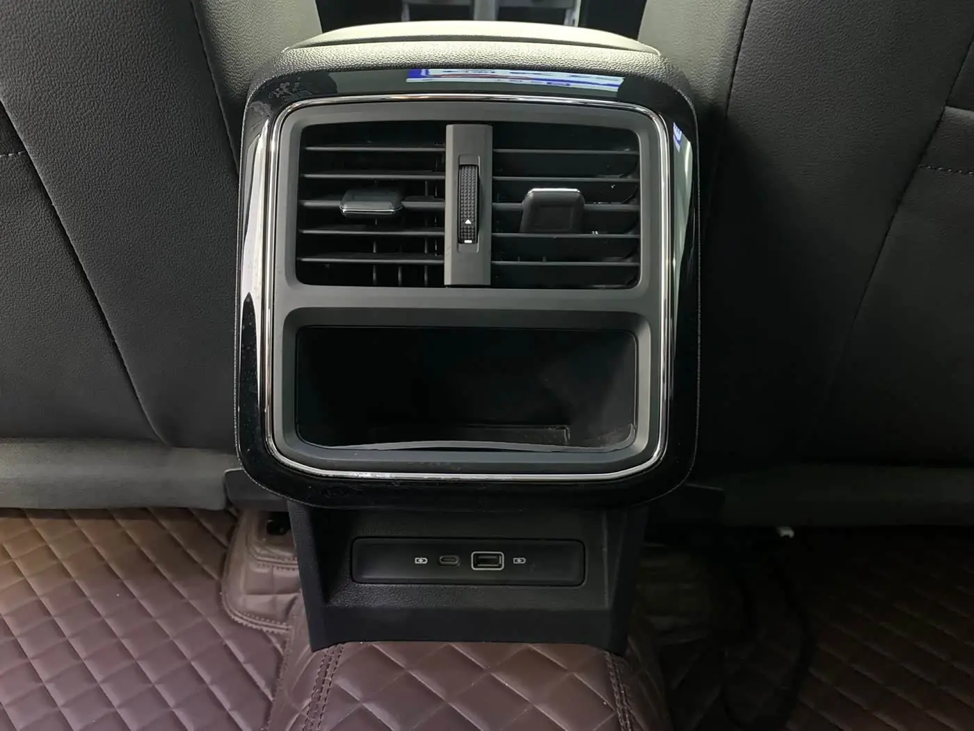 Volkswagen Passat 2022 — Photo 12/20