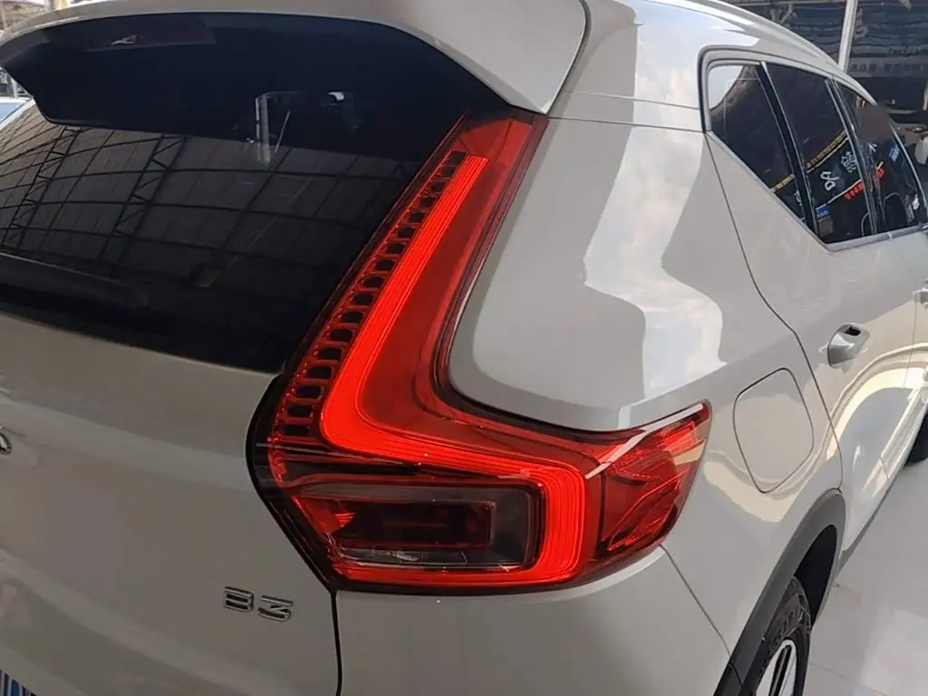 Volvo XC40 2023 — Фото 8/20