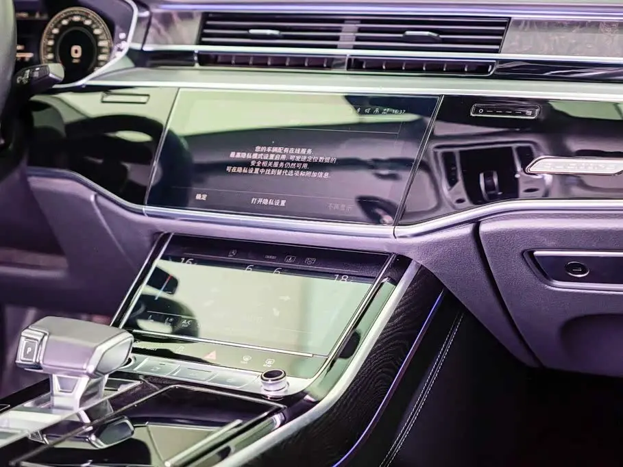 Audi A8 2023 — Фото 13/20
