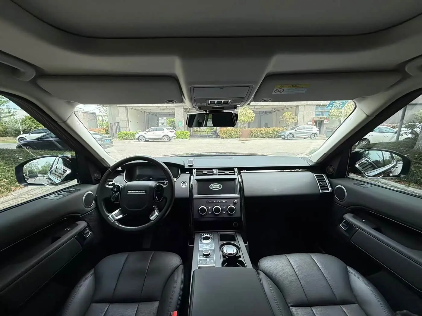 Land Rover Discovery 2020 — Photo 7/10