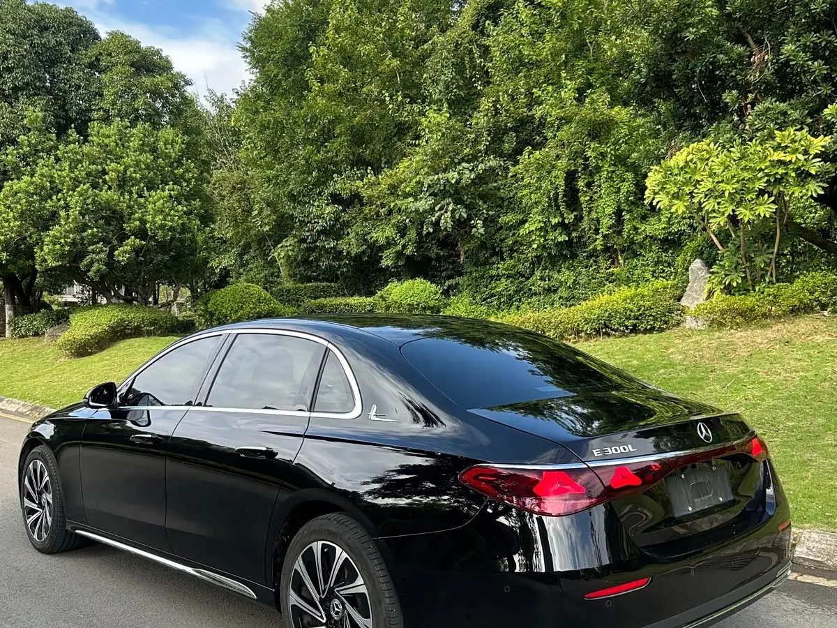 Mercedes-Benz E-Class 2024 — Şəkil 4/9