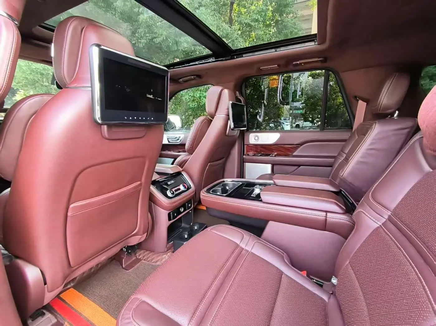 Lincoln Navigator 2021 — Photo 6/20