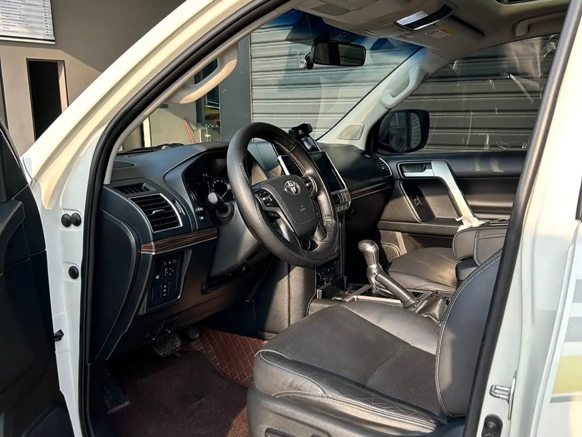 Toyota Prado 2018 — Photo 13/14