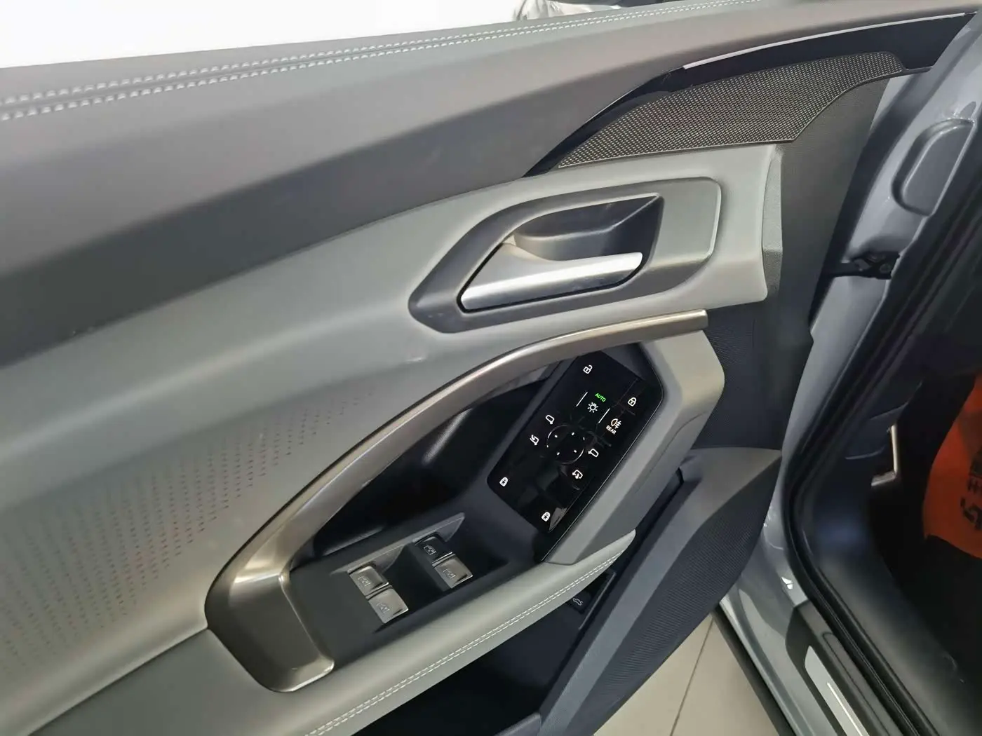 Audi Q5L 2026 — Photo 7/8