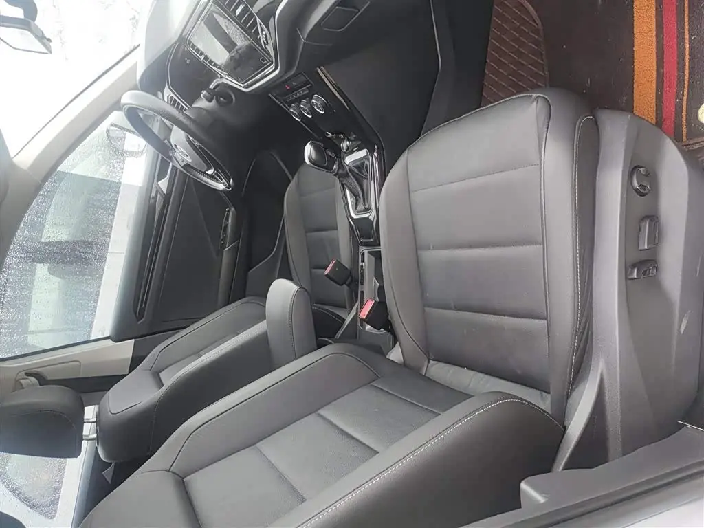 Volkswagen T-ROC 2023 — Photo 3/17