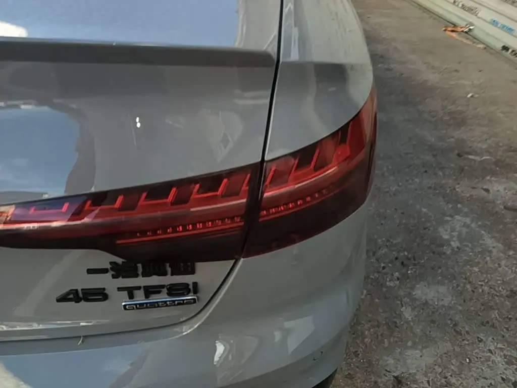 Audi A4L 2025 — Şəkil 8/20