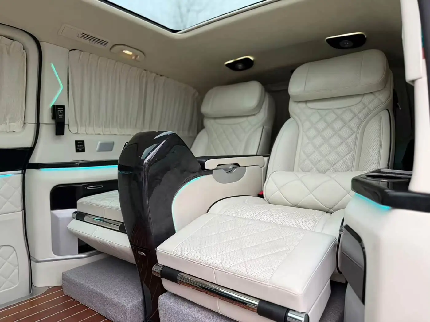 Mercedes-Benz V-Class 2019 — Şəkil 9/17