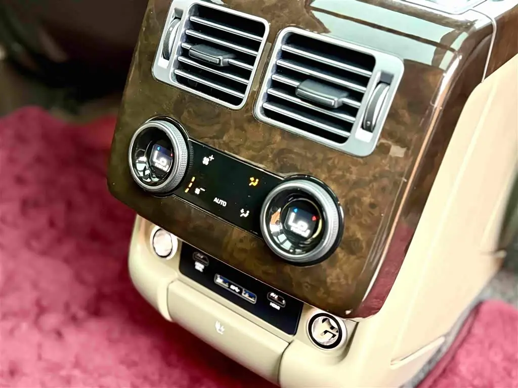 Land Rover Range Rover 2022 — Photo 18/20