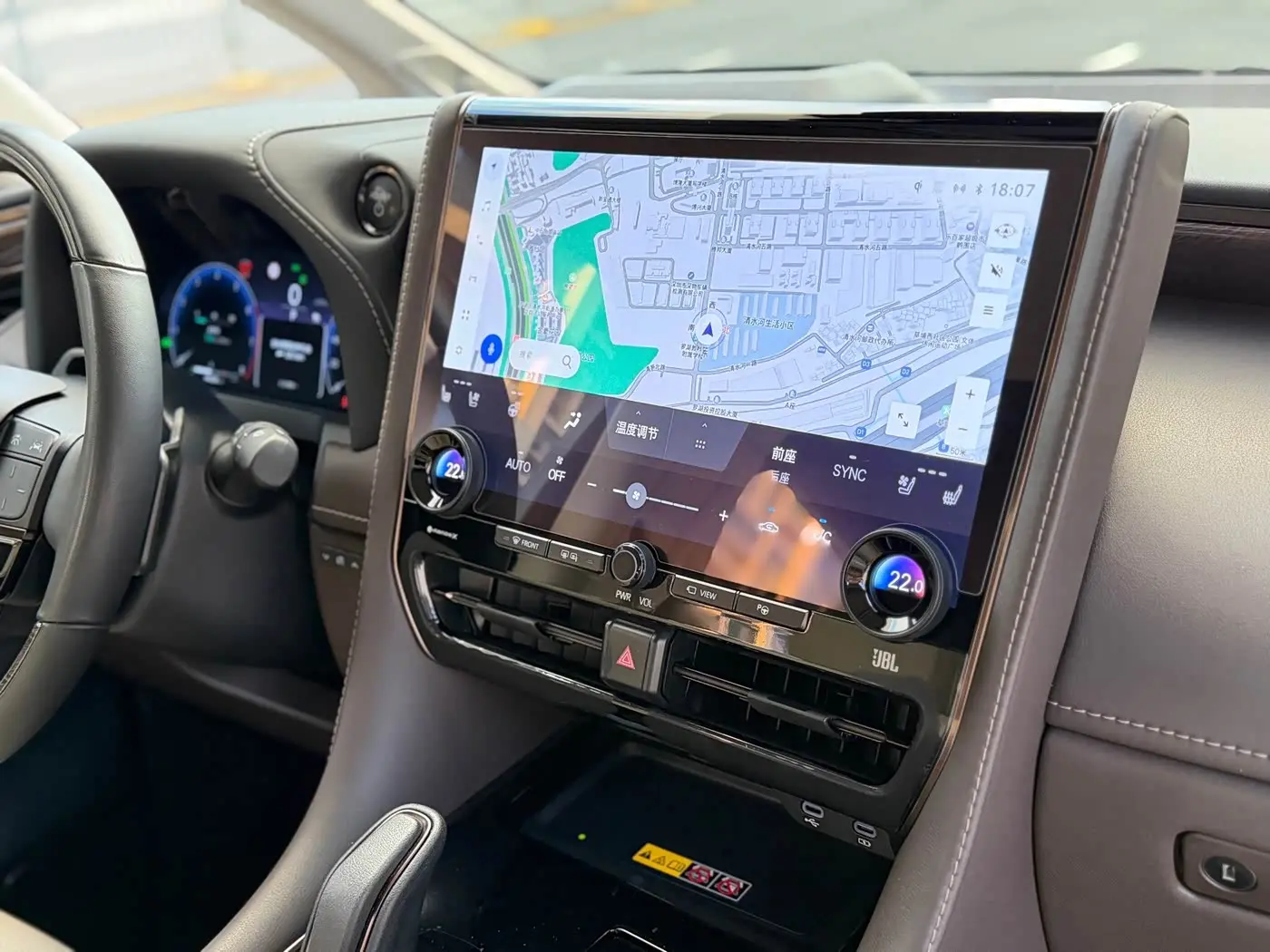 Toyota Alphard 2023 — Photo 13/19