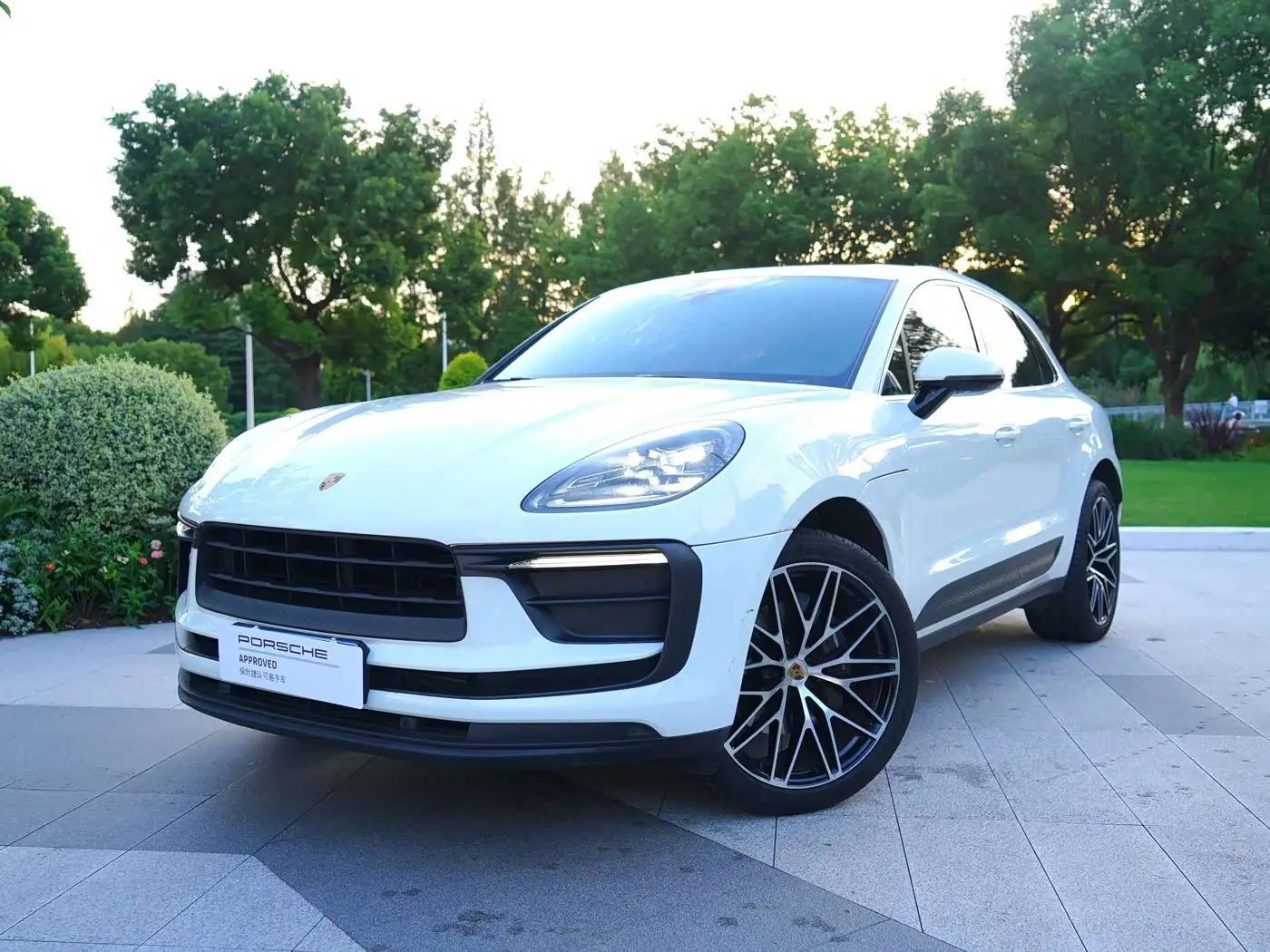 Porsche Macan 2024 — Фото 1/20