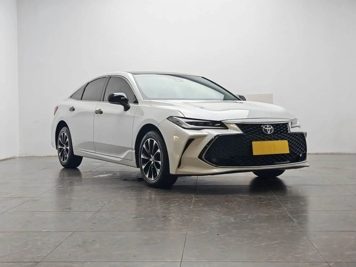 Toyota Avalon 2024 — ფოტო 2/20
