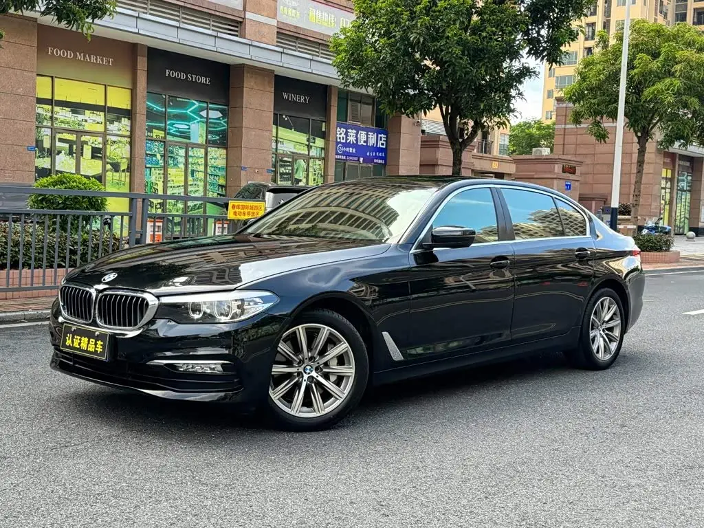 BMW 5 Series 2018 — Фото 1/20