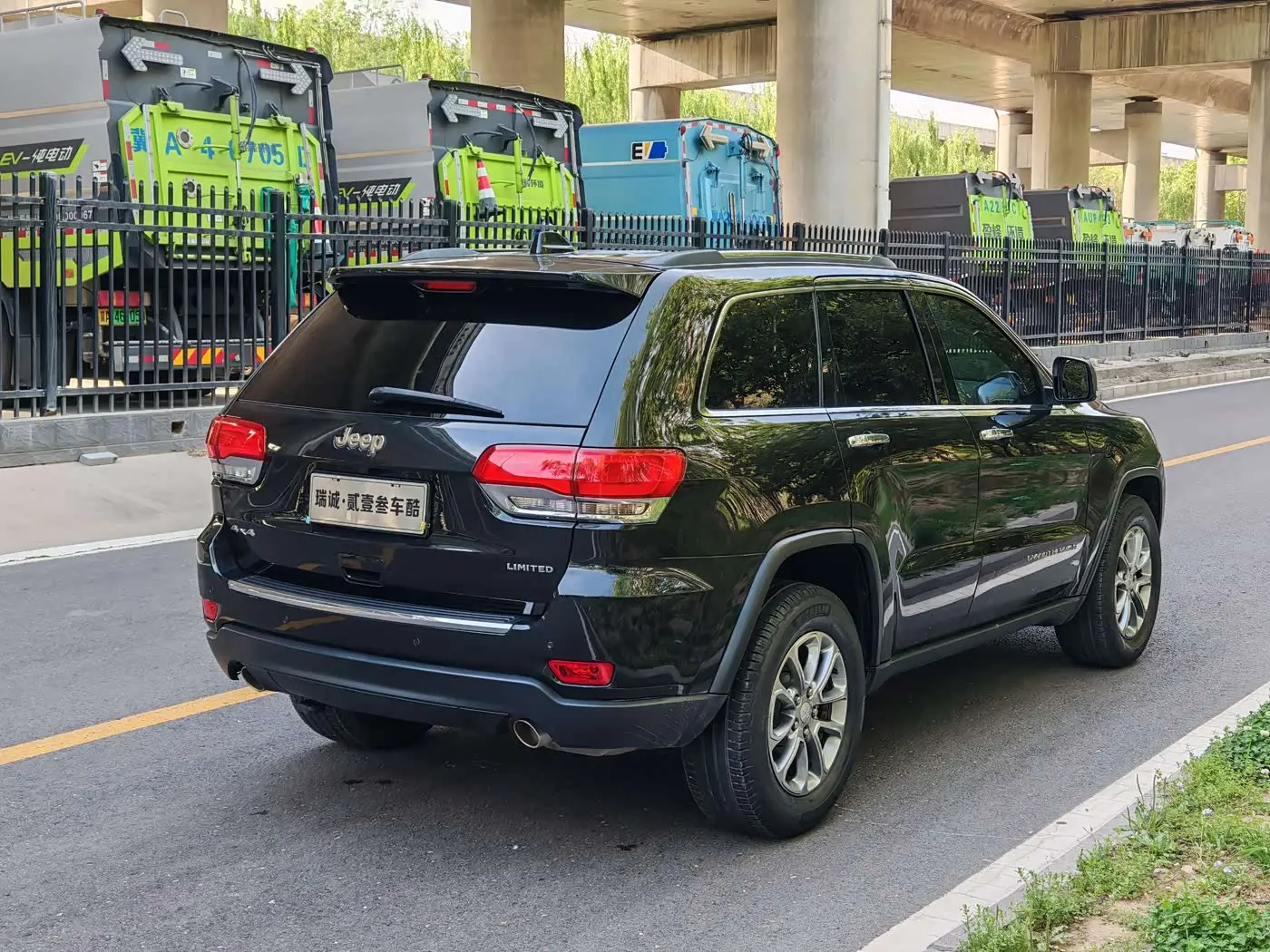 Jeep Grand Cherokee 2017 — Фото 14/14