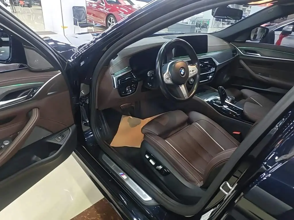 BMW 5 Series 2022 — Photo 16/20