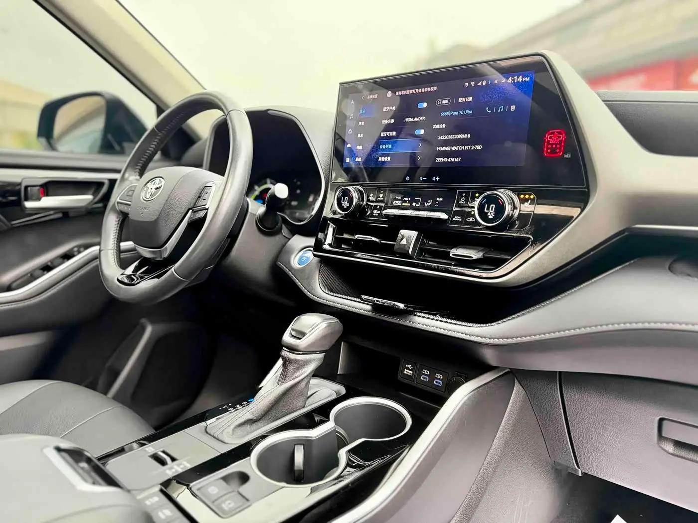 Toyota Highlander 2022 — Photo 6/12